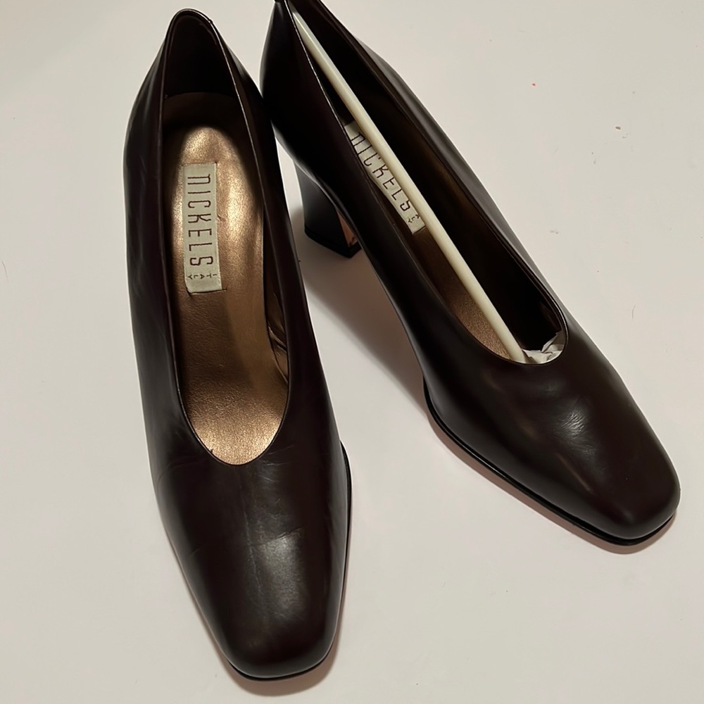 Nickels pumps brown leather. Bought and never wore. Made in Italy.